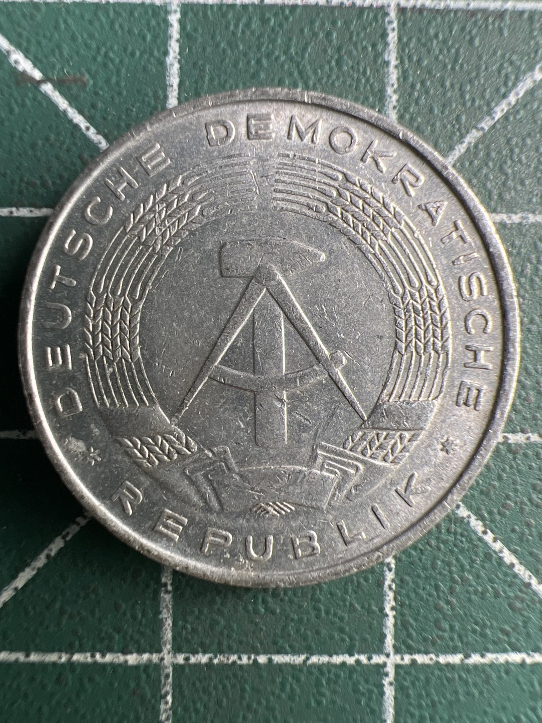 泡泡堂第253期  世界硬币 （无押金，捡漏，全场20包邮，偏远地区除外，接收代拍业务） 东德10芬尼