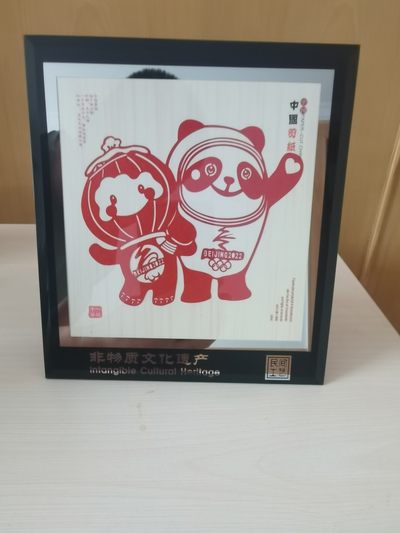 奥运吉祥物冰墩墩雪容融剪纸 - 奥运吉祥物冰墩墩雪容融剪纸
