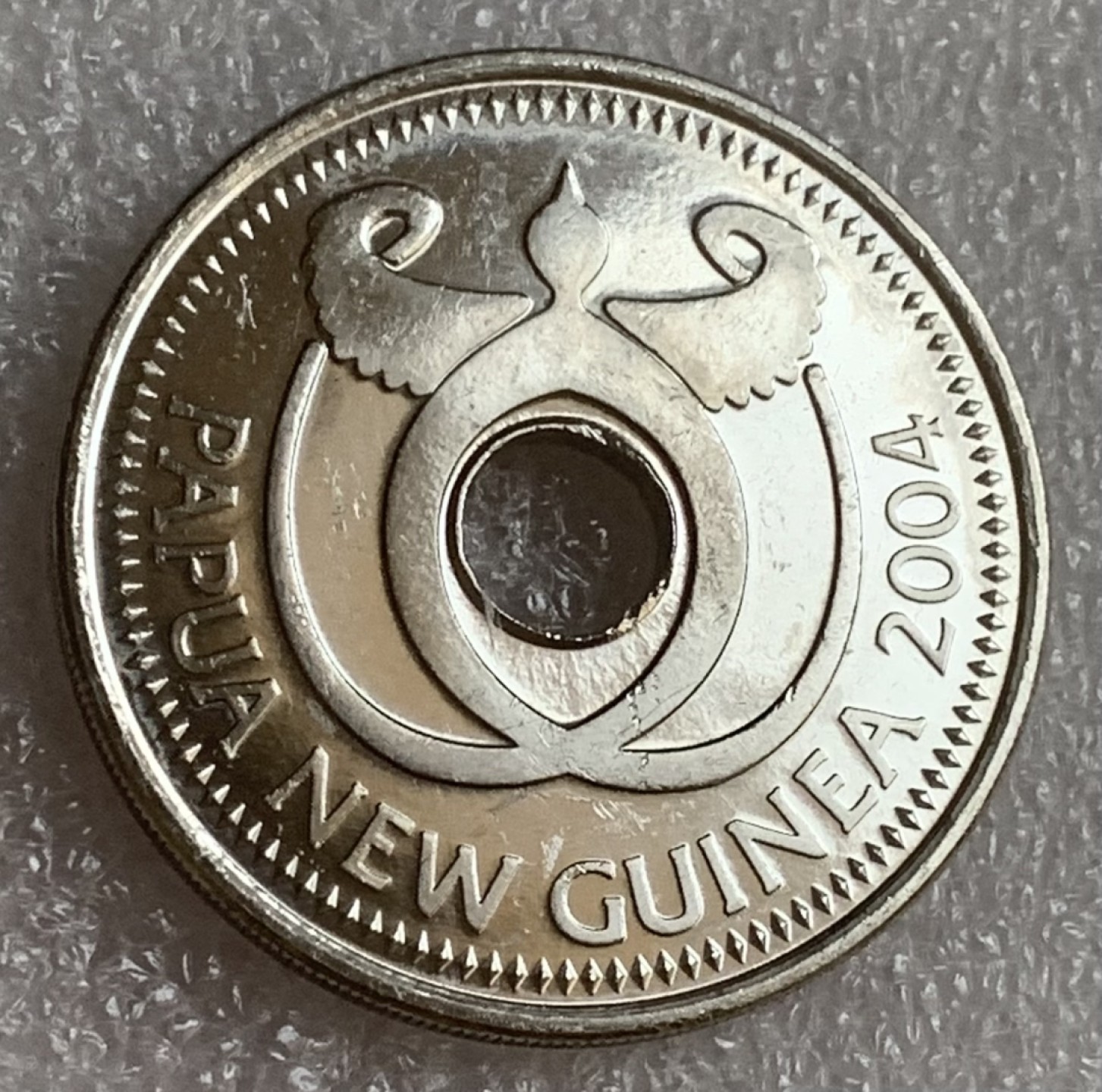 瓶子🏺第83期拍卖会 巴布亚新几内亚2010年1基纳硬币 带圆孔钱币  原光