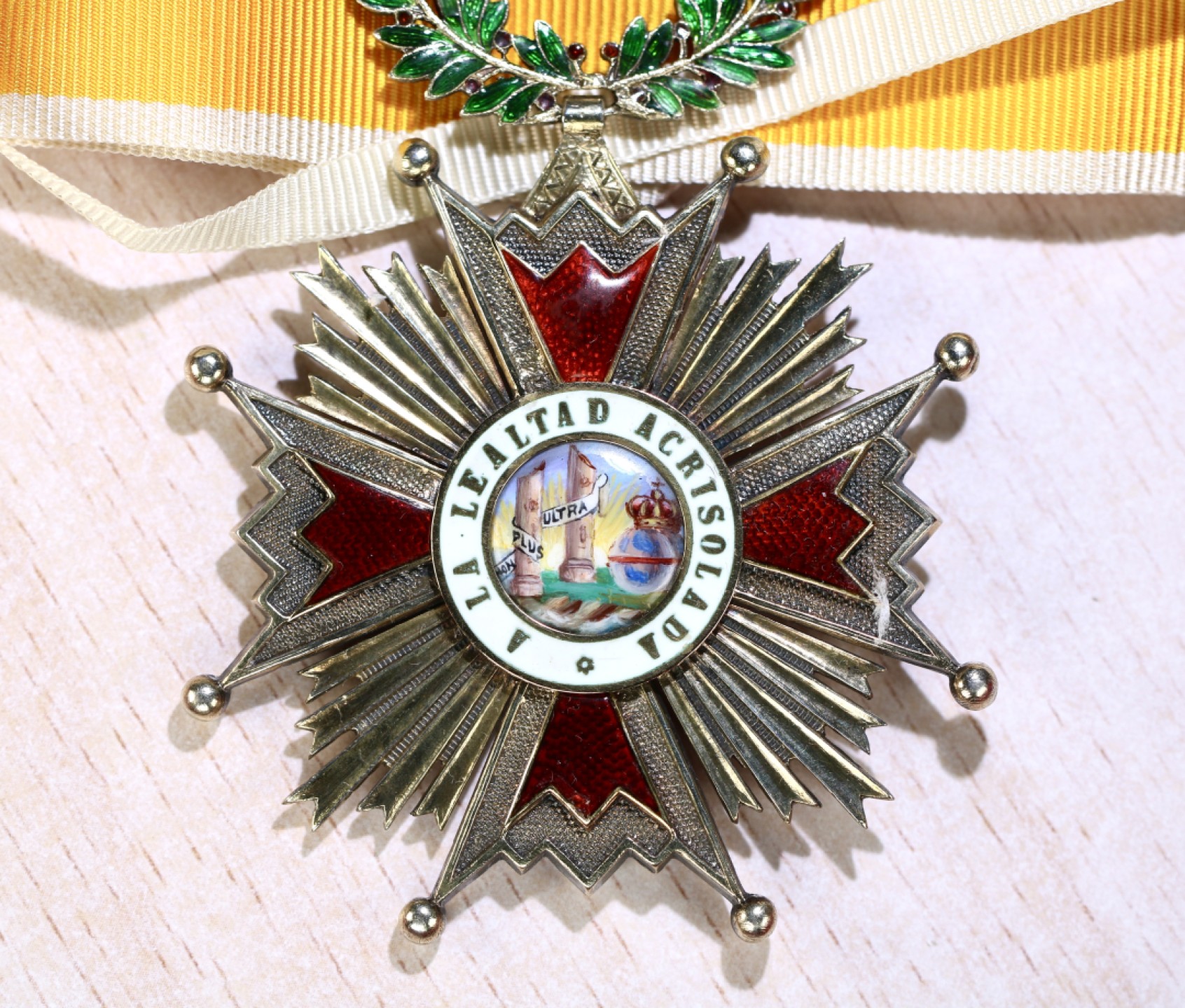 大猫徽章拍卖第218期  西班牙早期王国指挥官级伊莎贝拉女王勋章 六点钟方向有一处小剥皮