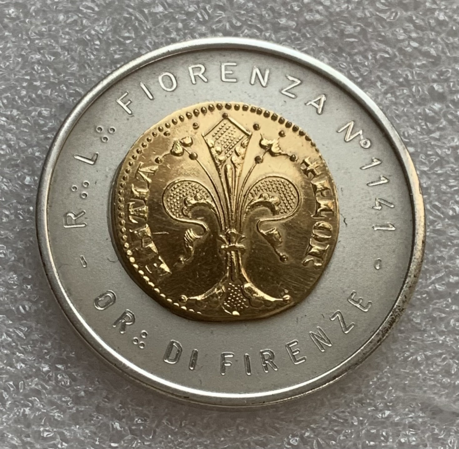 瓶子🏺第83期拍卖会 共济会法国分部双色金属章  带共济会编号  正面的仿的是佛罗伦萨的弗洛林金币