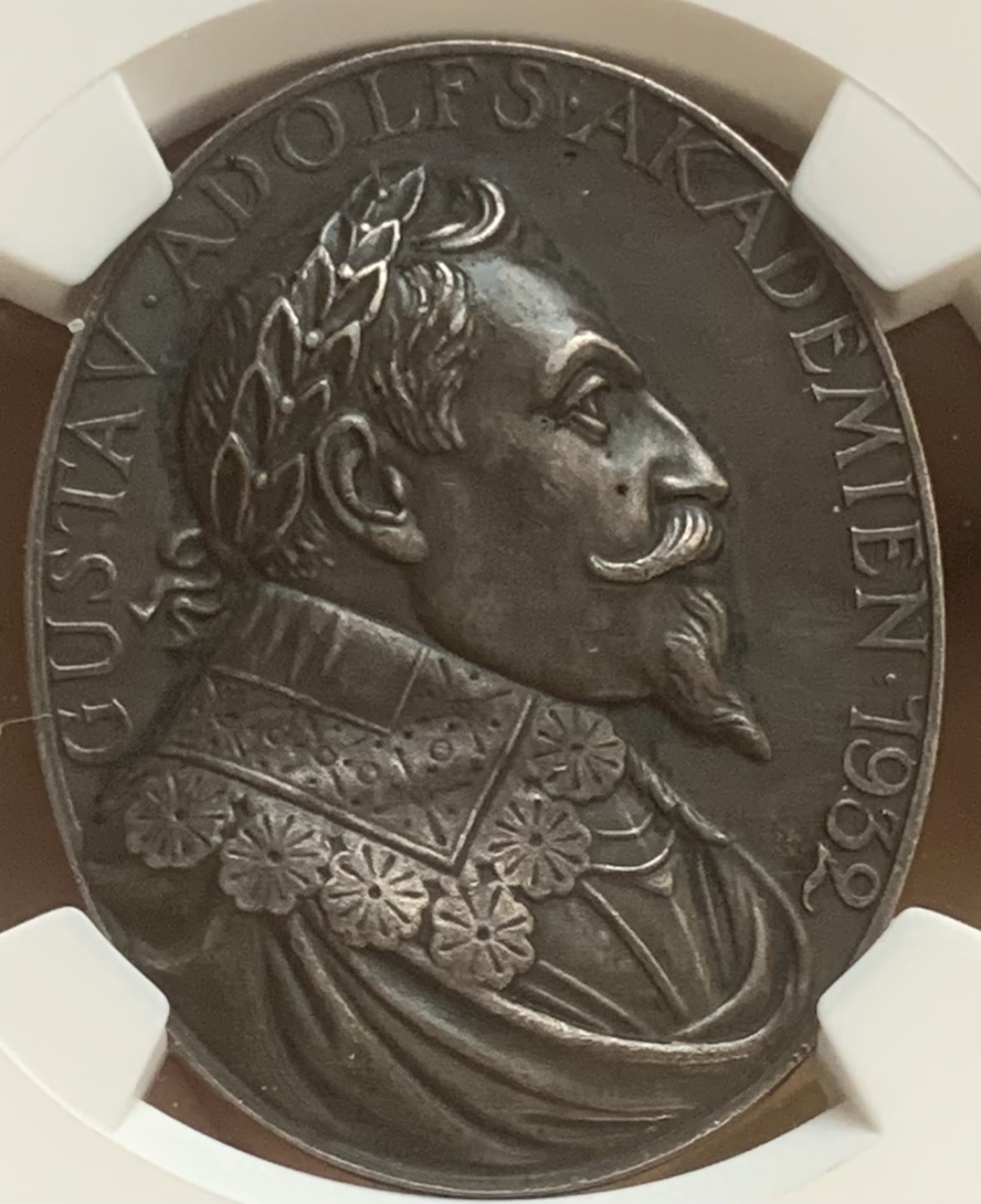 瓶子🏺第83期拍卖会 德国1932年古斯塔夫二世椭圆纪念银章NGC MS63