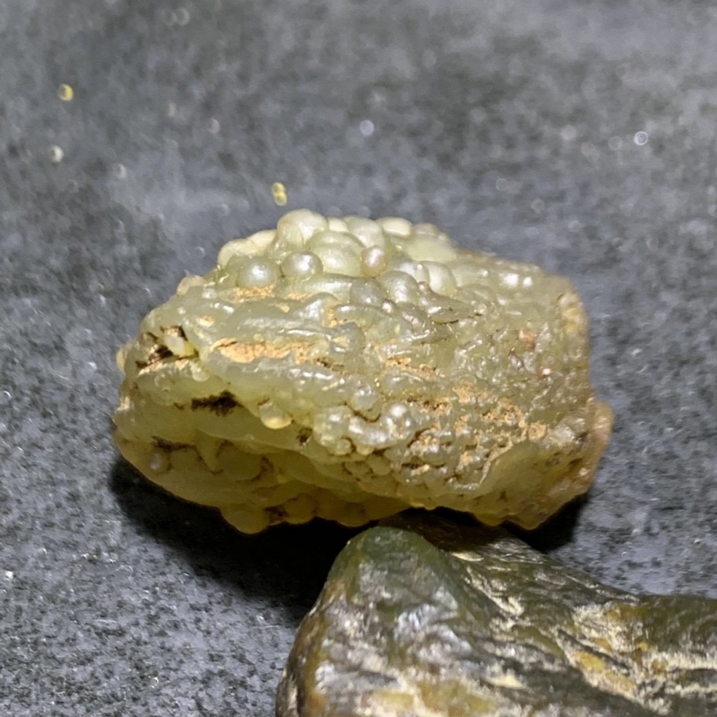 精美戈壁鱼籽纹筋脉筋脉石小原石一颗，