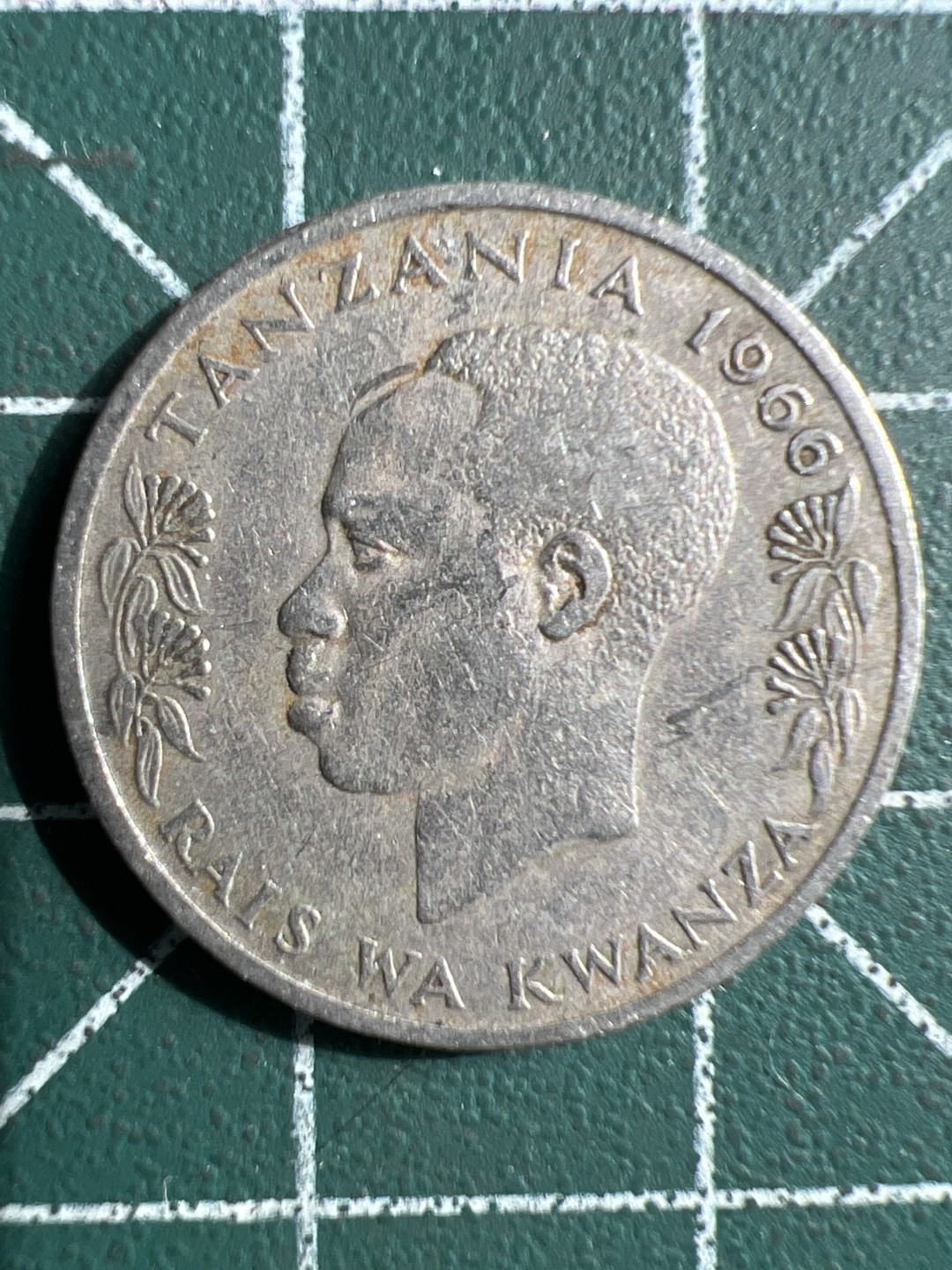 泡泡堂微拍第八十九幕硬币捡漏可累计专场👿👿，累计满二十元包邮，接受代拍业务 坦桑尼亚50分