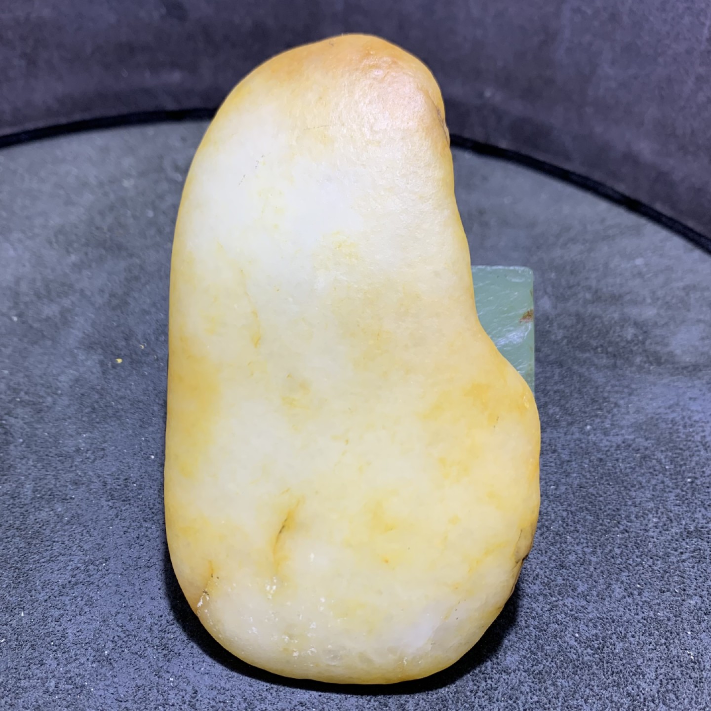 精美天然地表黄白料金丝玉籽料原石一块，