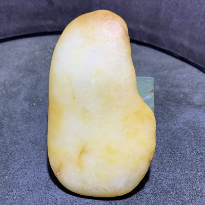 精美天然地表黄白料金丝玉籽料原石一块， - 精美天然地表黄白料金丝玉籽料原石一块，
