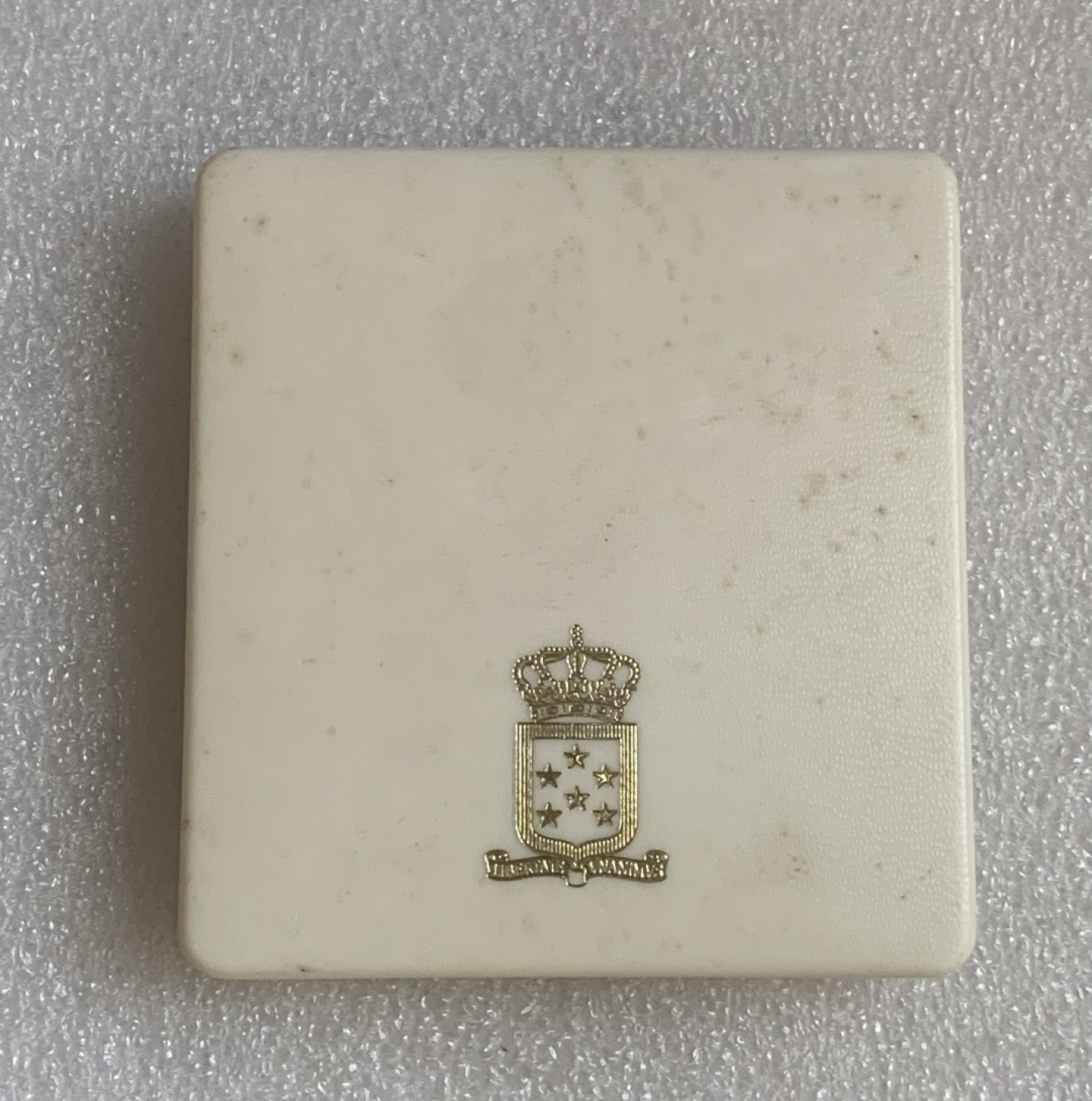 瓶子🏺第83期拍卖会 荷兰1980年50盾精制银币  原盒