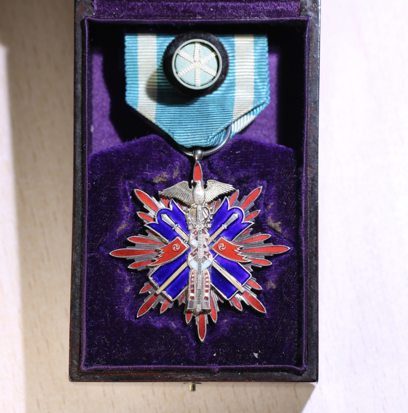 大猫徽章拍卖第218期  勿忘国耻   功五金鸟（少见早期甲午鸟 薄板）状态极好