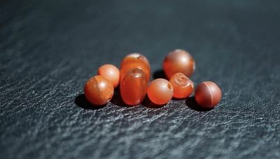 玉石翡翠玛瑙｜拍卖专场 - 西亚老玛瑙珠子一组｜八颗