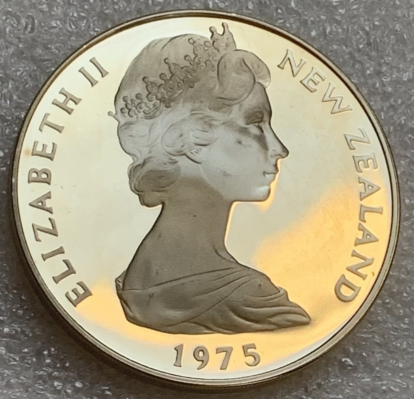 瓶子🏺第83期拍卖会 新西兰1967年1元克朗精制纪念币 十进位制货币发行10周年 女皇 盾牌