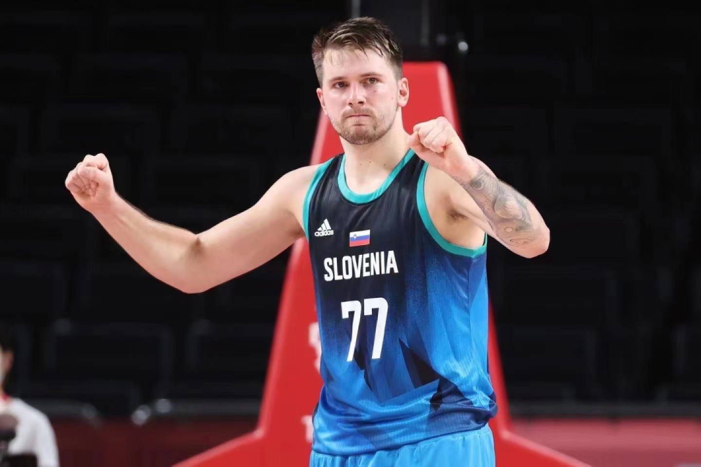 零元拍：“欧罗巴新王”NBA未来门面——卢卡-东契奇亲签斯洛文尼亚国家队东京奥运会战袍！
