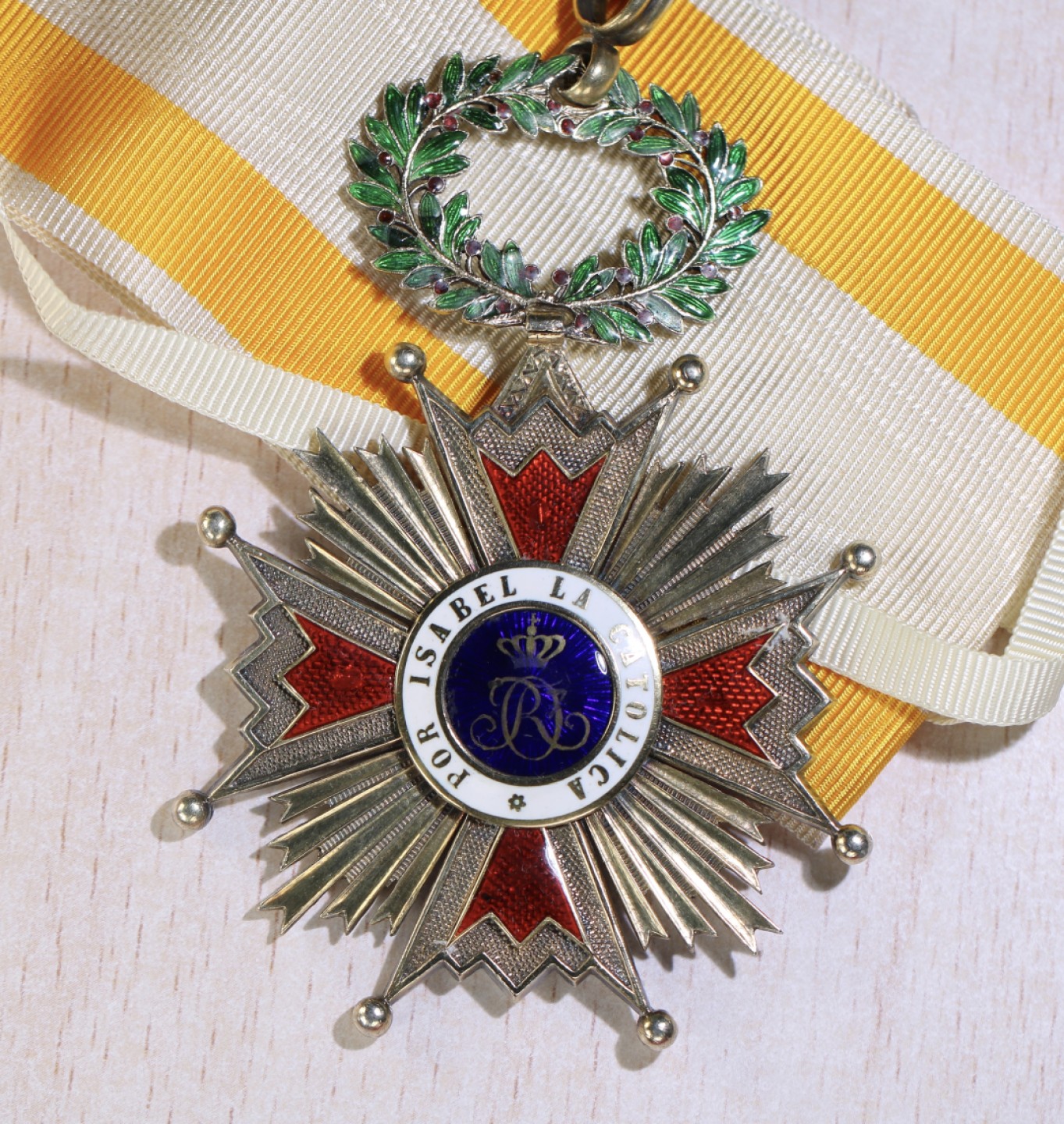 大猫徽章拍卖第218期  西班牙早期王国指挥官级伊莎贝拉女王勋章 六点钟方向有一处小剥皮
