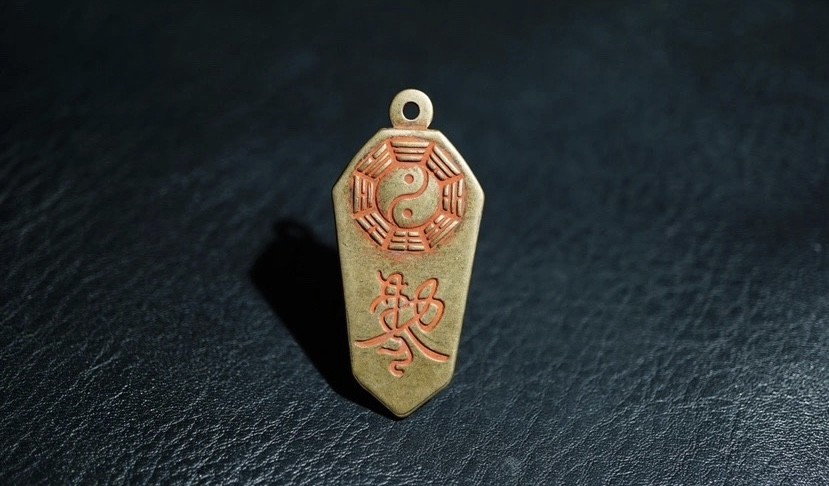 盒子币｜木雕｜手串｜文玩杂件 老铜点朱砂｜勒令挂件