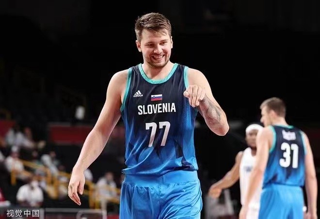 零元拍：“欧罗巴新王”NBA未来门面——卢卡-东契奇亲签斯洛文尼亚国家队东京奥运会战袍！