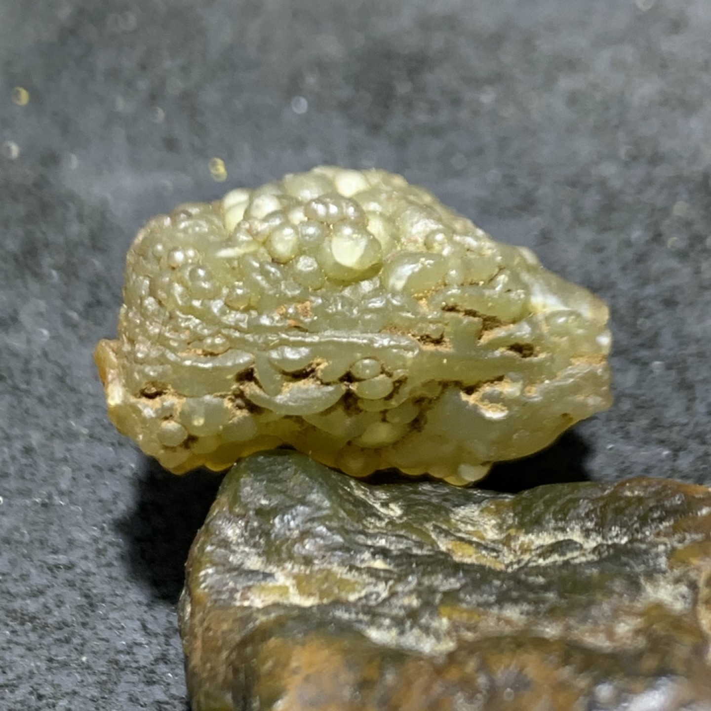 精美戈壁鱼籽纹筋脉筋脉石小原石一颗，