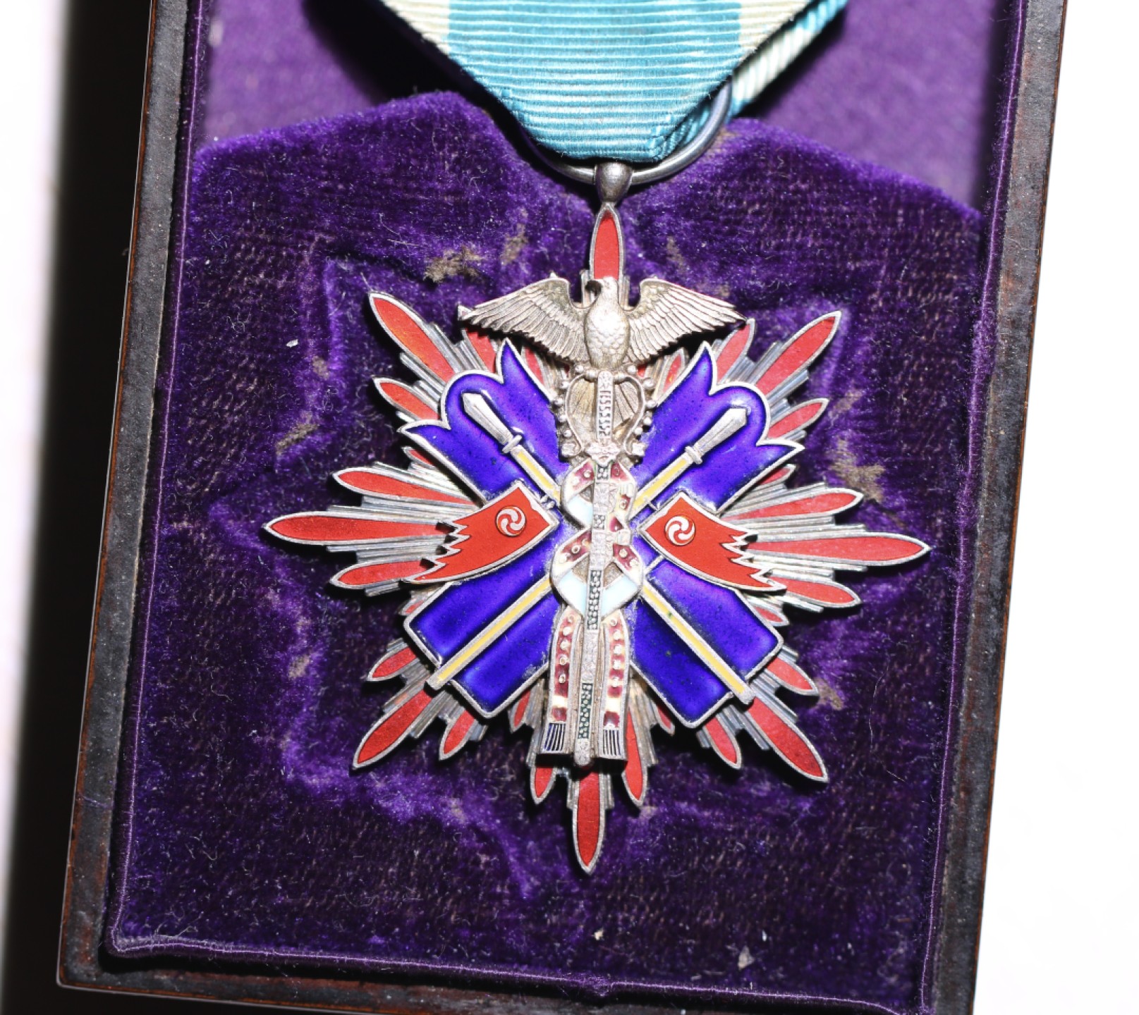 大猫徽章拍卖第218期  勿忘国耻   功五金鸟（少见早期甲午鸟 薄板）状态极好