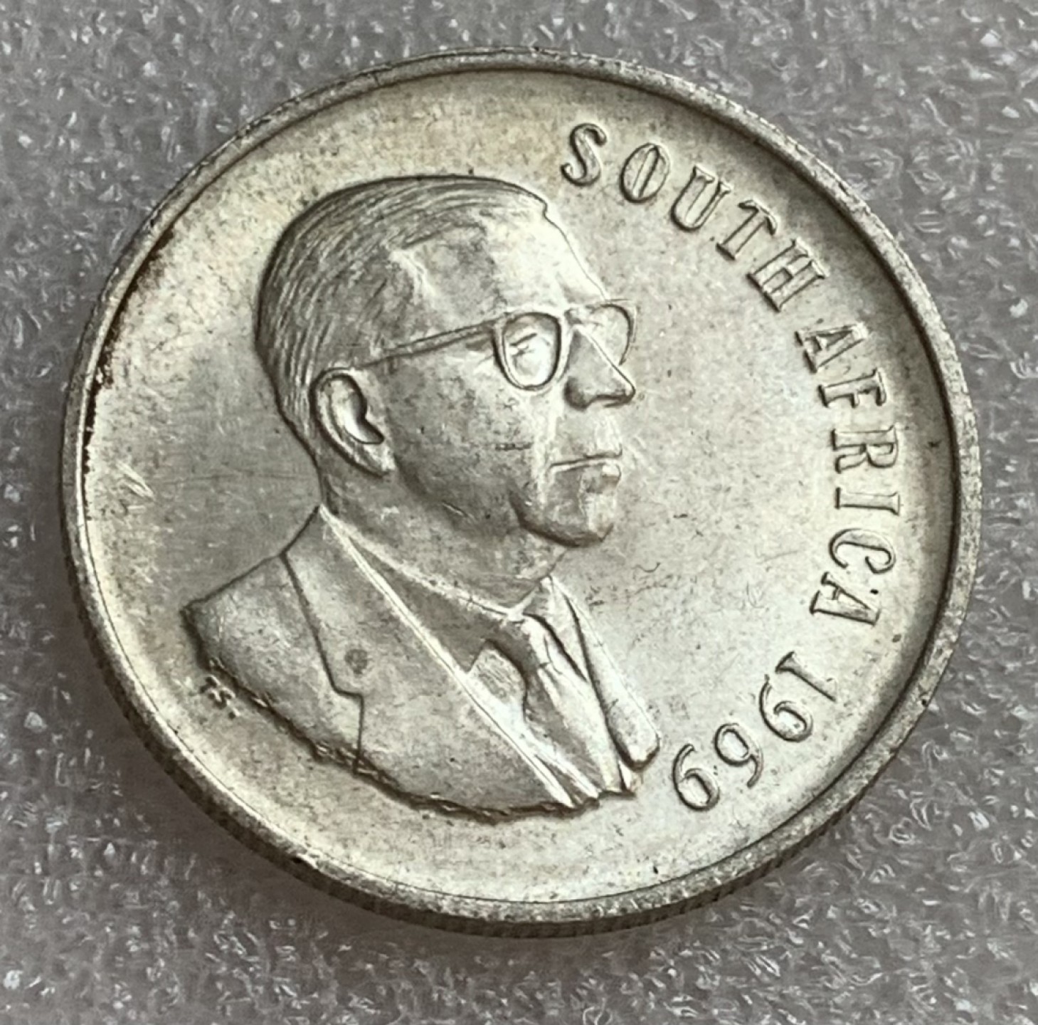 瓶子🏺第83期拍卖会 南非1969年纪念前总统T.E.统格爵士1兰特银币 英文版