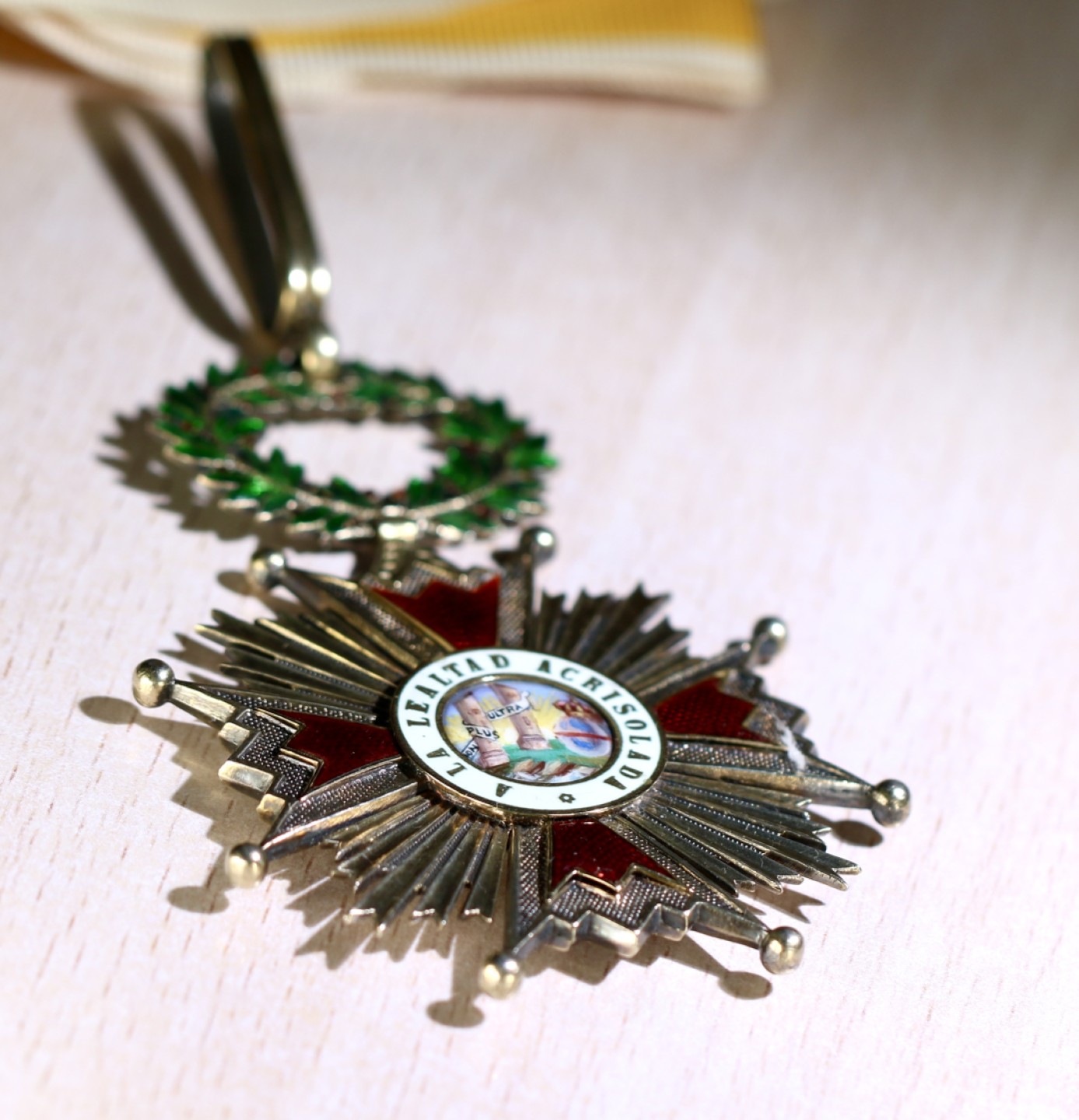 大猫徽章拍卖第218期  西班牙早期王国指挥官级伊莎贝拉女王勋章 六点钟方向有一处小剥皮