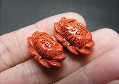 手串木器杂件｜拍卖专场 天然正红色朱砂｜双面工莲蓬头勒子一对