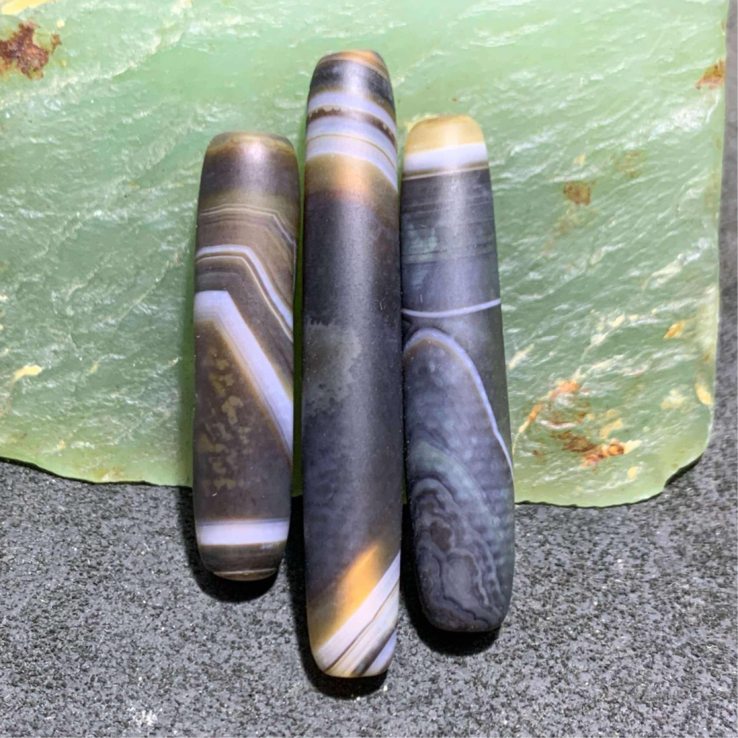 亚光缠丝玛瑙通货桶珠3个