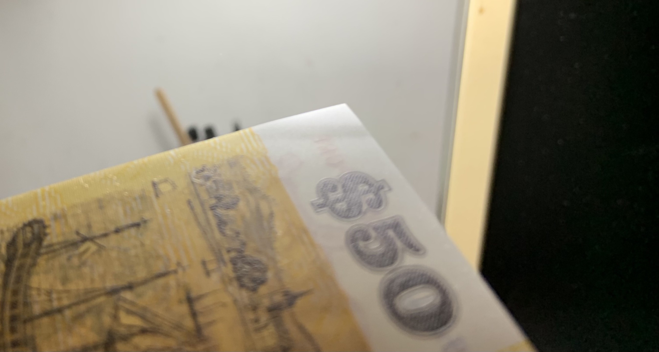 收藏联盟Quantum Auction 第241期拍卖  新加坡1990年50元独立25周年纪念钞 品相UNC 角微瑕 镭射标处刮擦为正常印刷造成