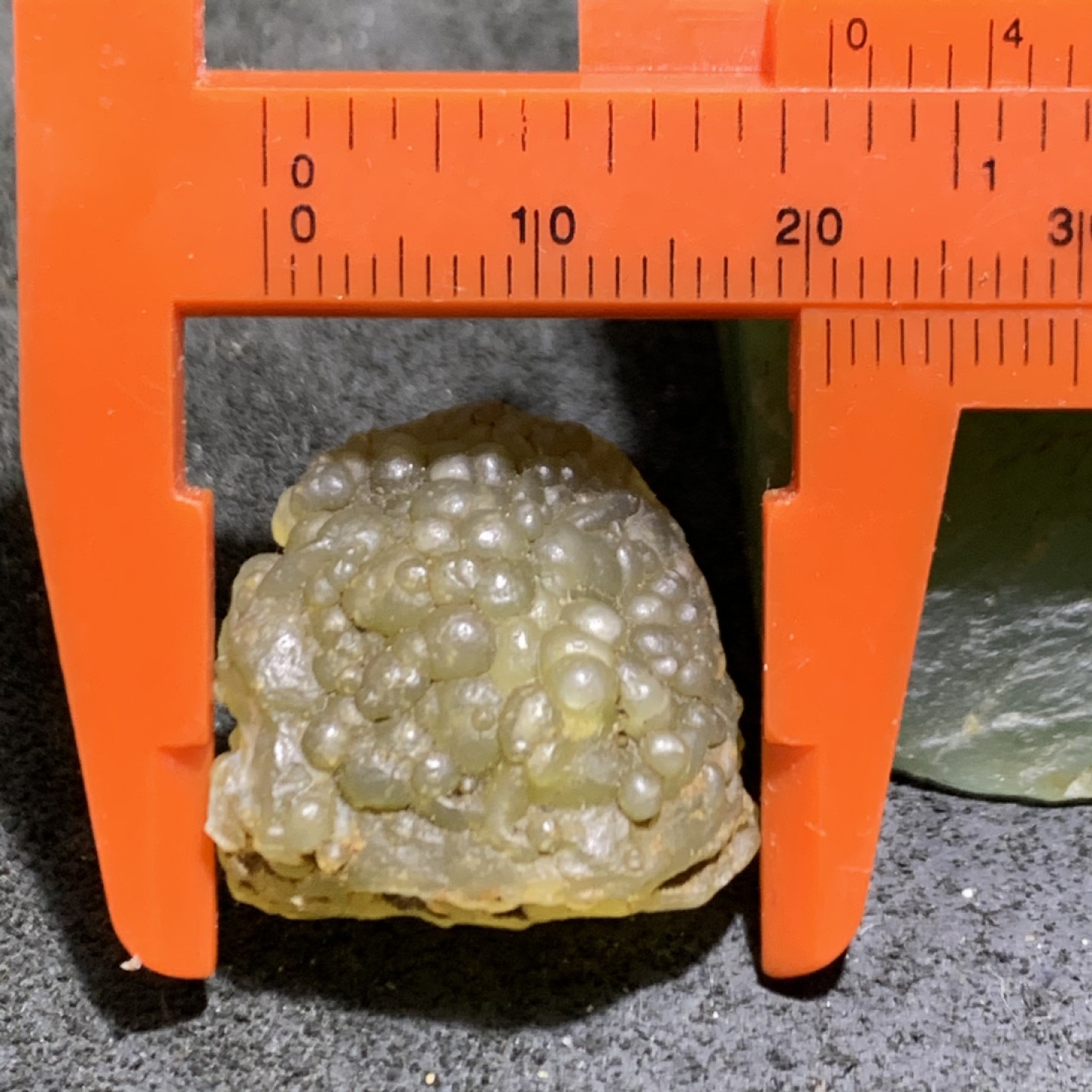 精美戈壁鱼籽纹筋脉筋脉石小原石一颗，