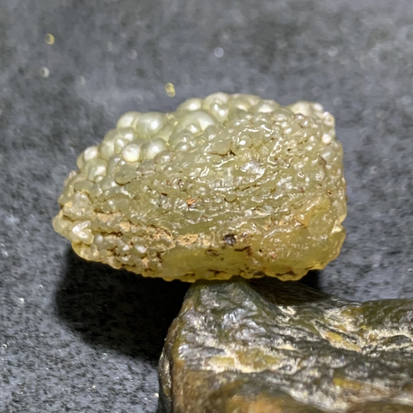 精美戈壁鱼籽纹筋脉筋脉石小原石一颗，