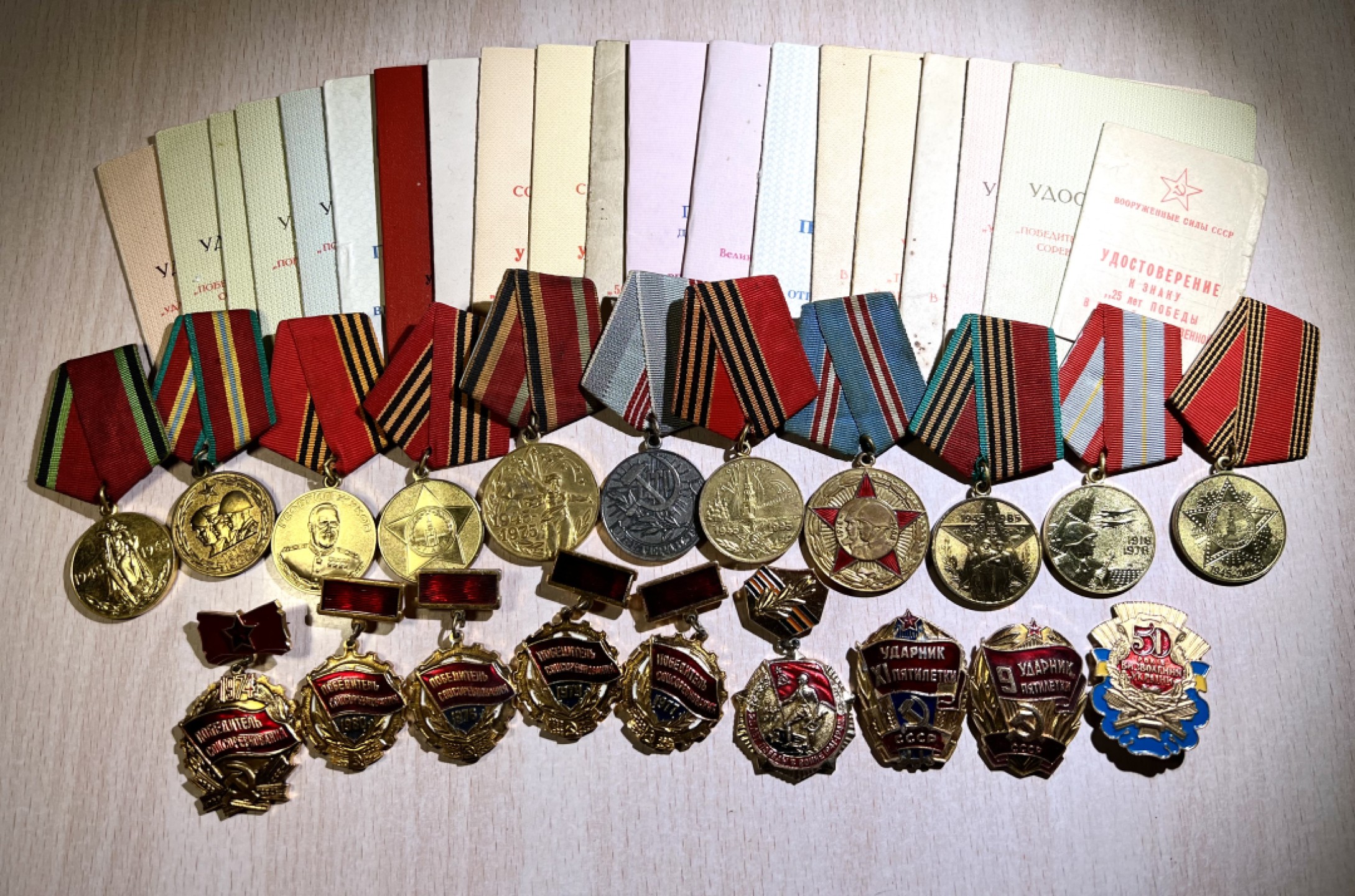 大猫徽章拍卖第218期  苏联纪念章一组2⃣️ 20枚另20本证书 绝大部分同一人获得