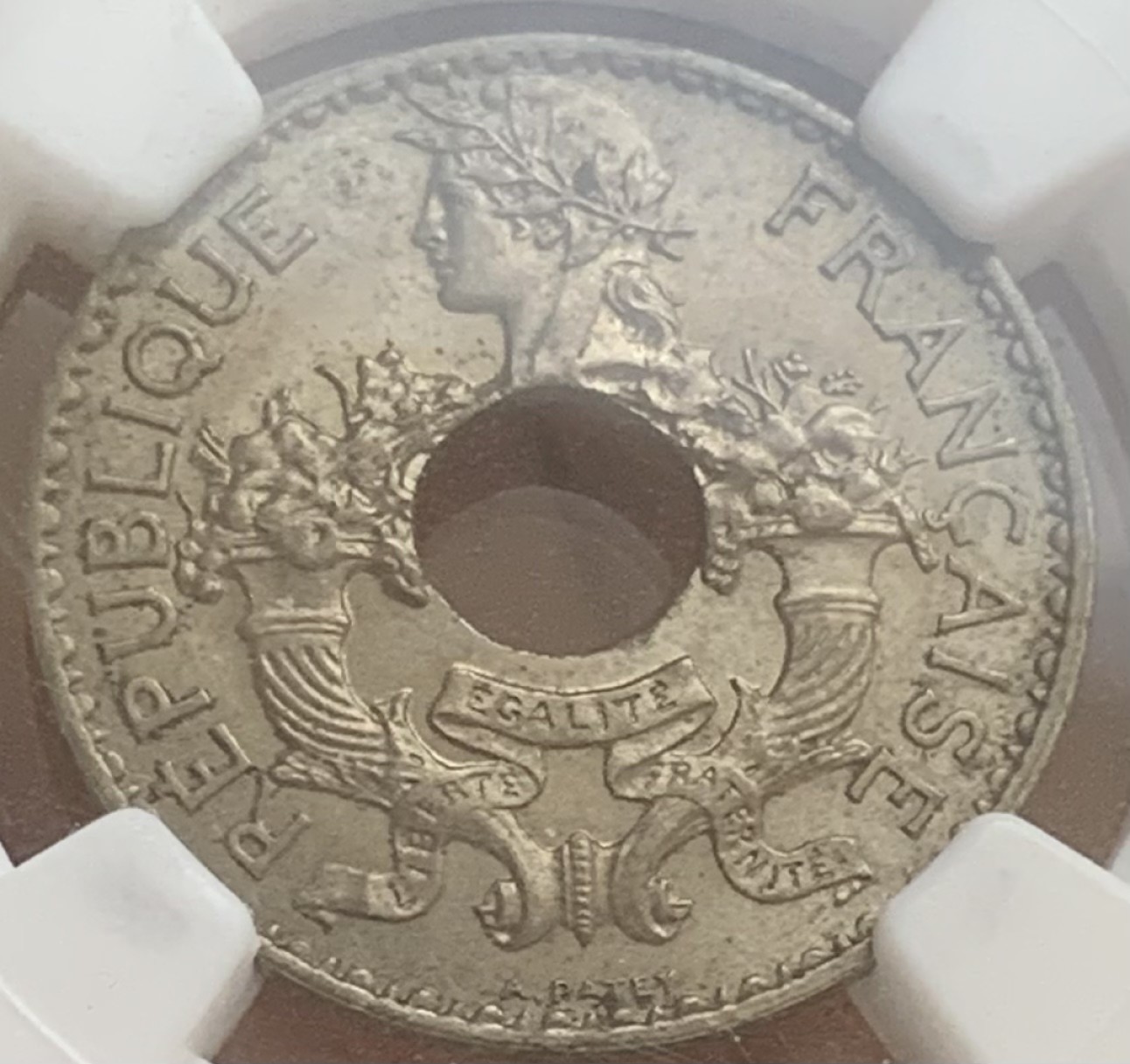 瓶子🏺第83期拍卖会 法属1938年支那5分硬币NGC MS63