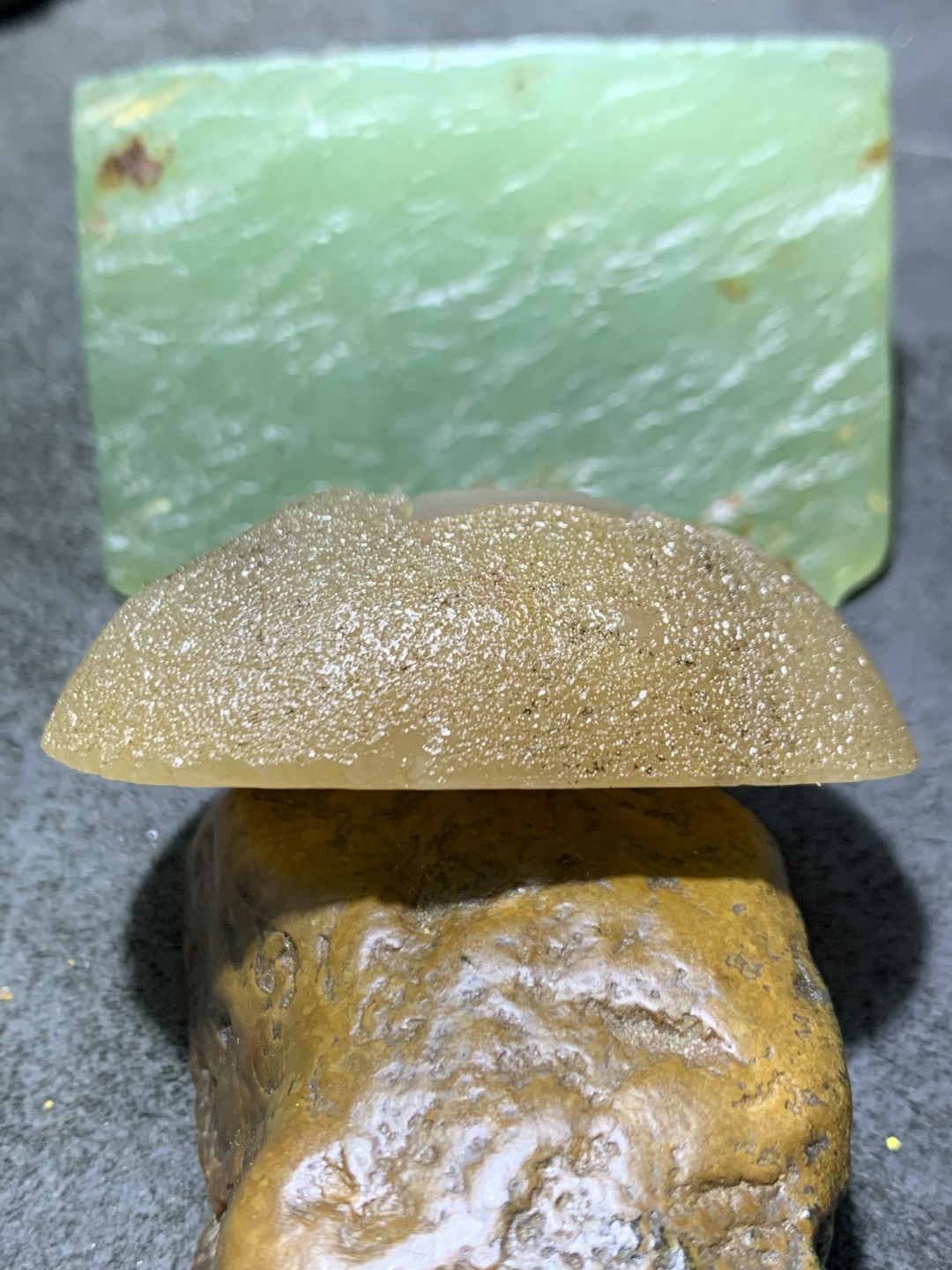 精美原皮高玉化冻料蒙料晶洞战国红玛瑙手工影雕工艺佛影把件一个，