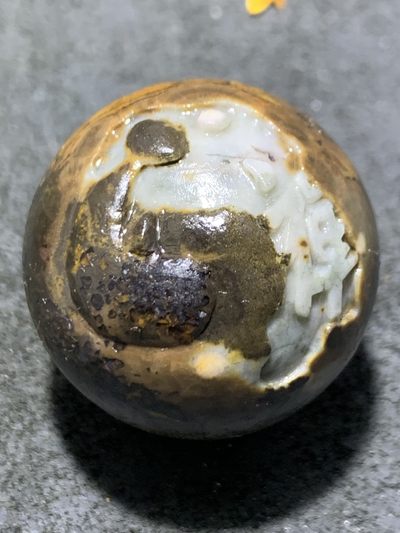 精美亚光原皮天眼纹瓷白料战国红玛瑙手工俏色巧雕一心向佛意境大圆珠一颗！ - 精美亚光原皮天眼纹瓷白料战国红玛瑙手工俏色巧雕一心向佛意境大圆珠一颗！
