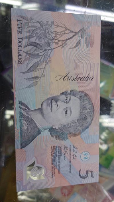 【世界钱币收藏】精选微拍第57期暨2023年第四期 裸钞专场 1992年初版澳大利亚5元塑料钞 AA冠 全新绝品尾号725