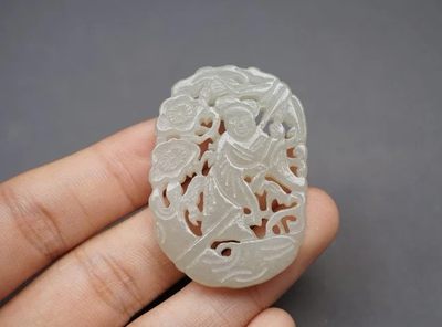 玉石翡翠玛瑙｜拍卖专场 和田玉｜苏工精雕·采花人物牌挂件