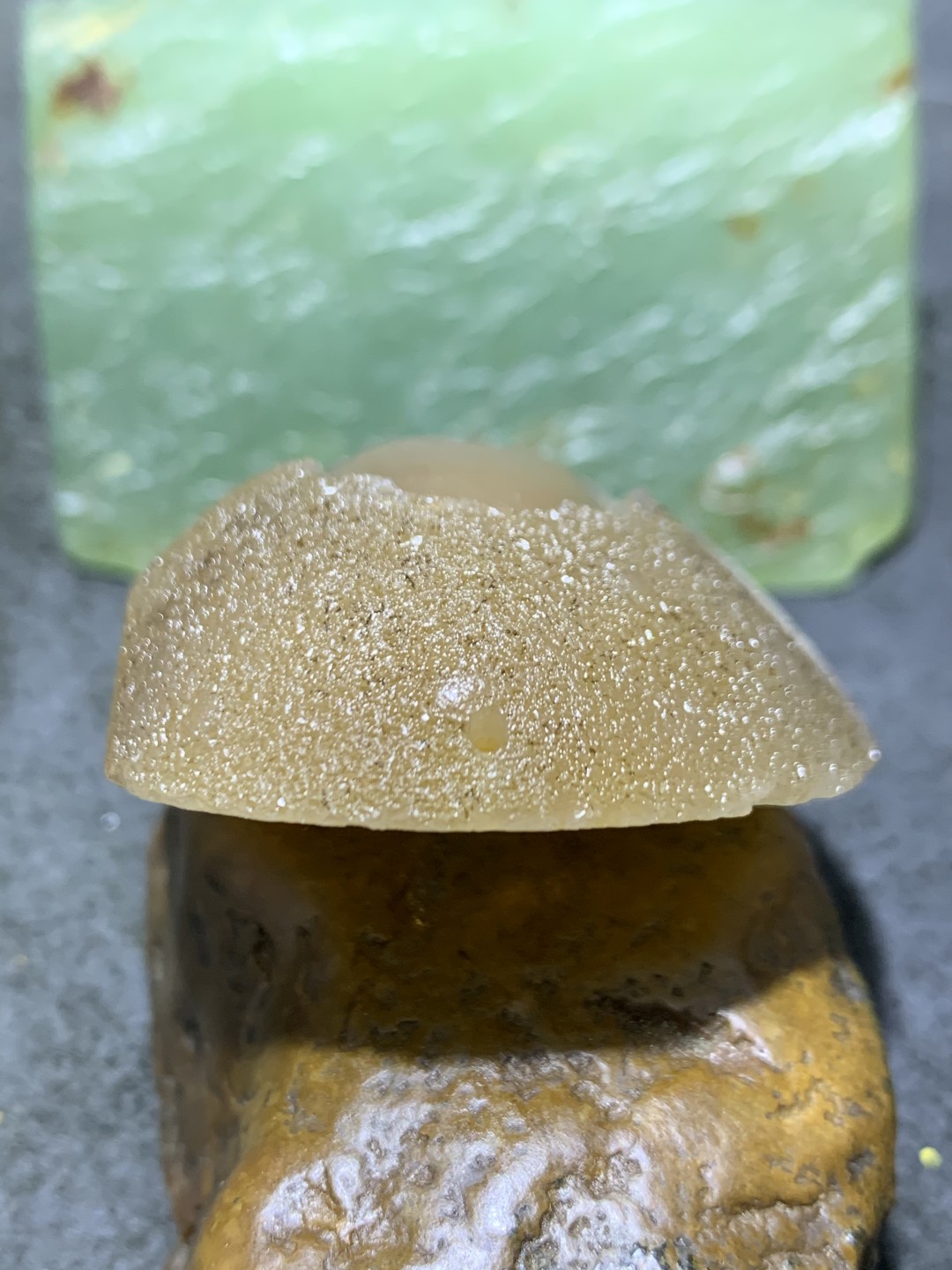 精美原皮高玉化冻料蒙料晶洞战国红玛瑙手工影雕工艺佛影把件一个，