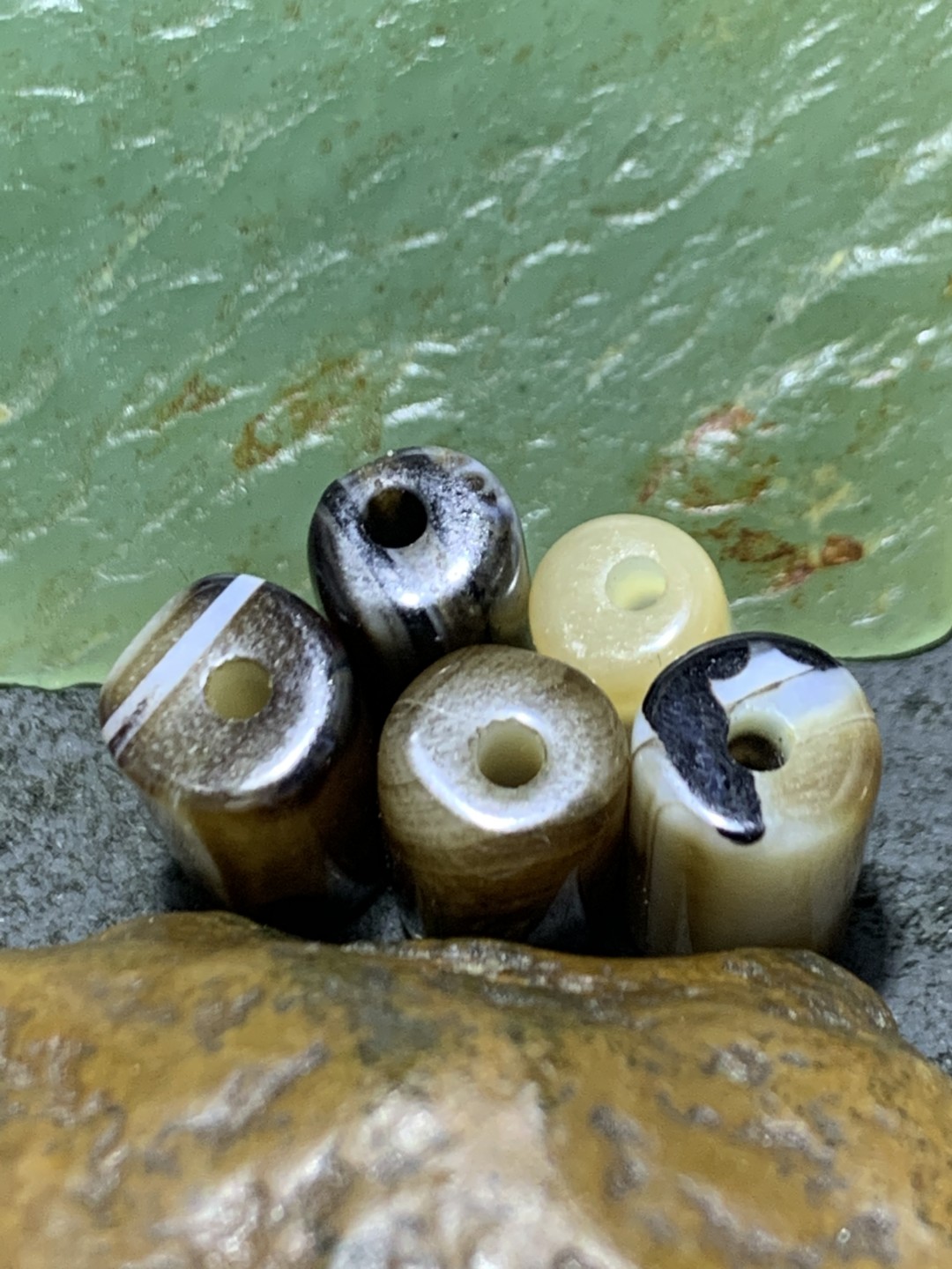 通货药师玛瑙通货随形桶珠5颗，