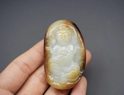玉石翡翠玛瑙｜拍卖专场 - 和田玉｜苏工精雕·静坐观音挂件