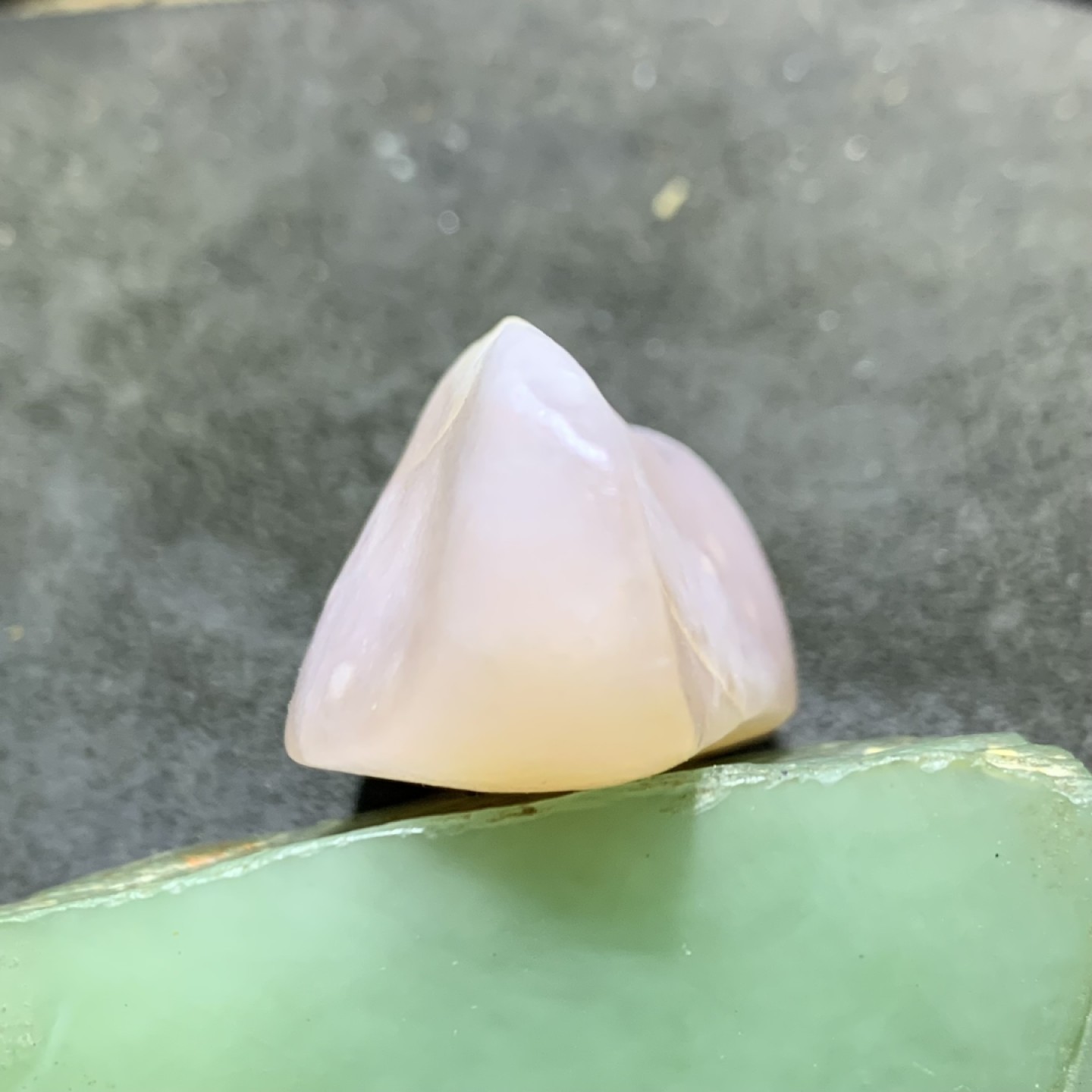 放福利！精美天然阿拉善玛瑙原石一颗，