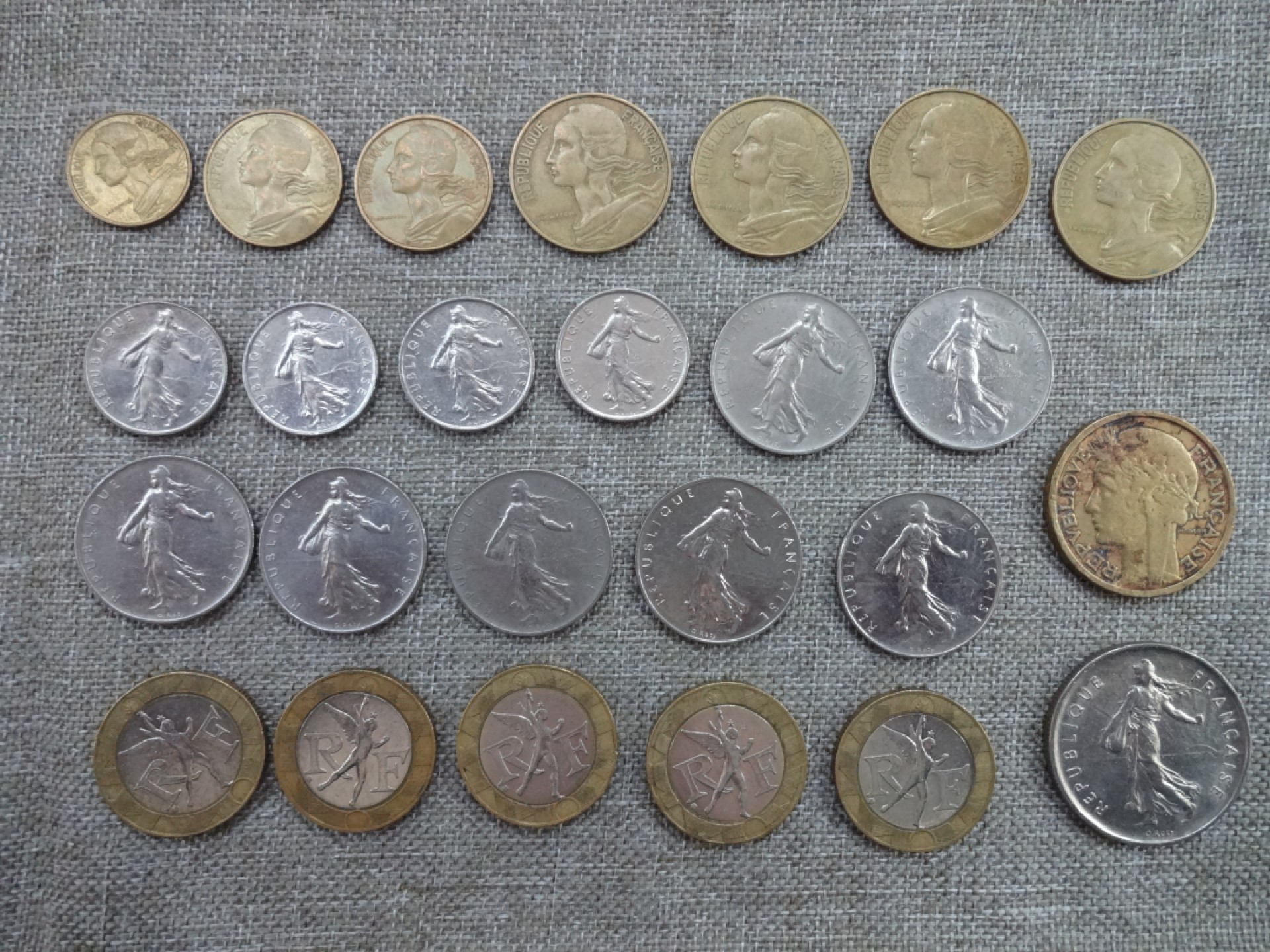 娃娃家-三月、第六场 法国生丁，法郎散币-25枚起拍