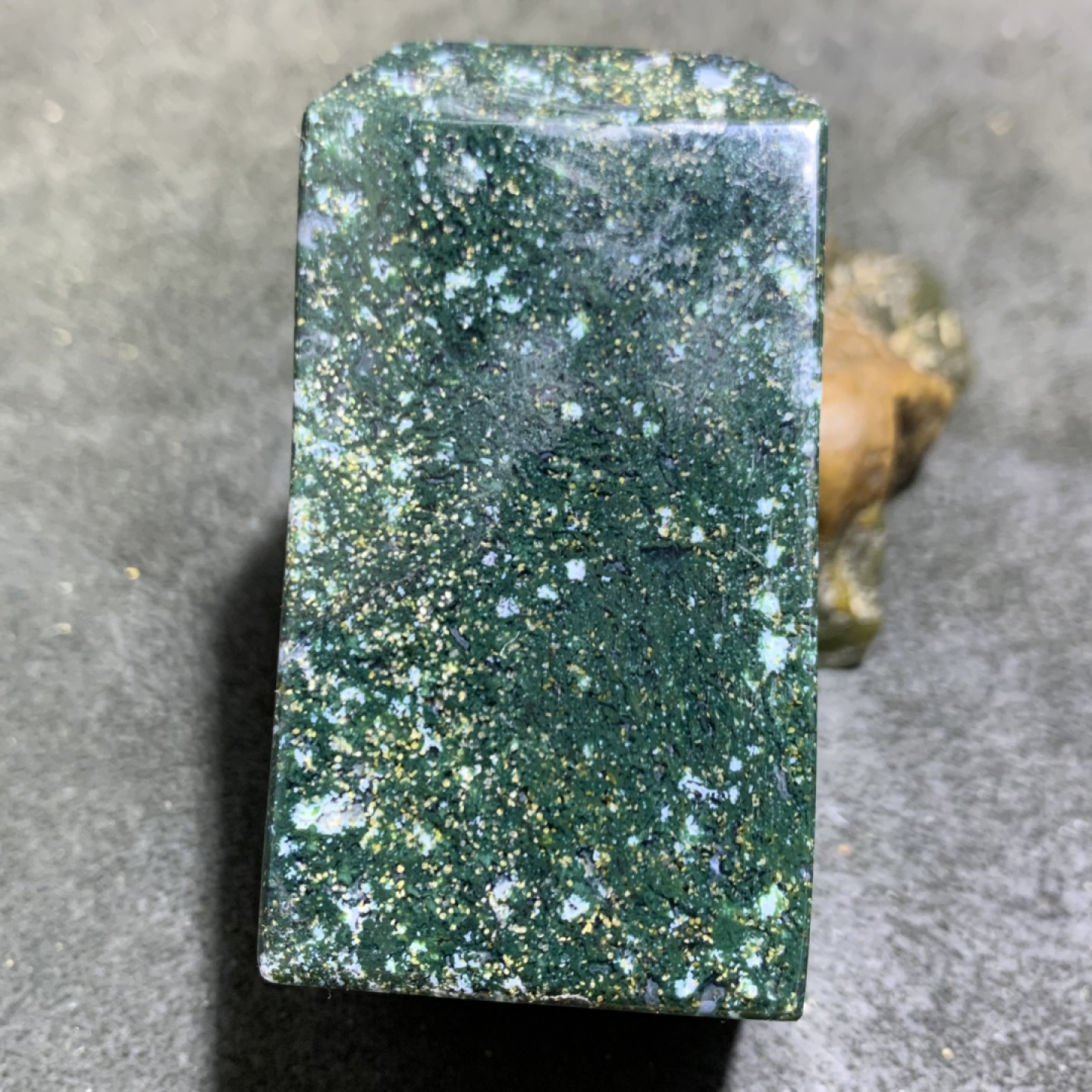 精美水草玛瑙章料一方，