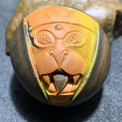 精美罕见石包玛瑙战国红玛瑙巧雕齐天大圣孙悟空把件一个 - 精美罕见石包玛瑙战国红玛瑙巧雕齐天大圣孙悟空把件一个