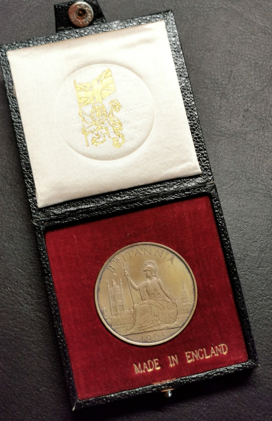 凡希社世界钱币微拍第二百三十二期 1965日本东京不列颠博览会纪念银章原盒！