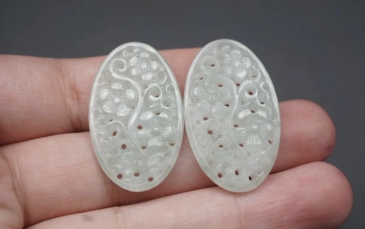 ｜冷门出品｜精选专拍·第贰拾场· 翡翠｜苏工精雕·缠枝花耳坠一对