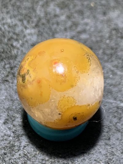 精美冰飘草花纹战国红玛瑙随形小圆珠一颗， 精美冰飘草花纹战国红玛瑙随形小圆珠一颗，