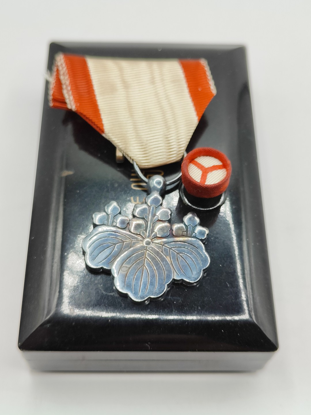 全场0元起拍 第40期 咸鱼国勋章拍卖专场 3月22日（周三）下午6：00开始 日本战后白色桐叶章 银制带略