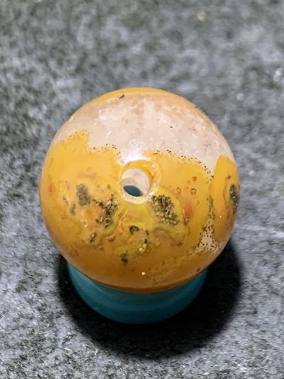 精美冰飘草花纹战国红玛瑙随形小圆珠一颗， 精美冰飘草花纹战国红玛瑙随形小圆珠一颗，