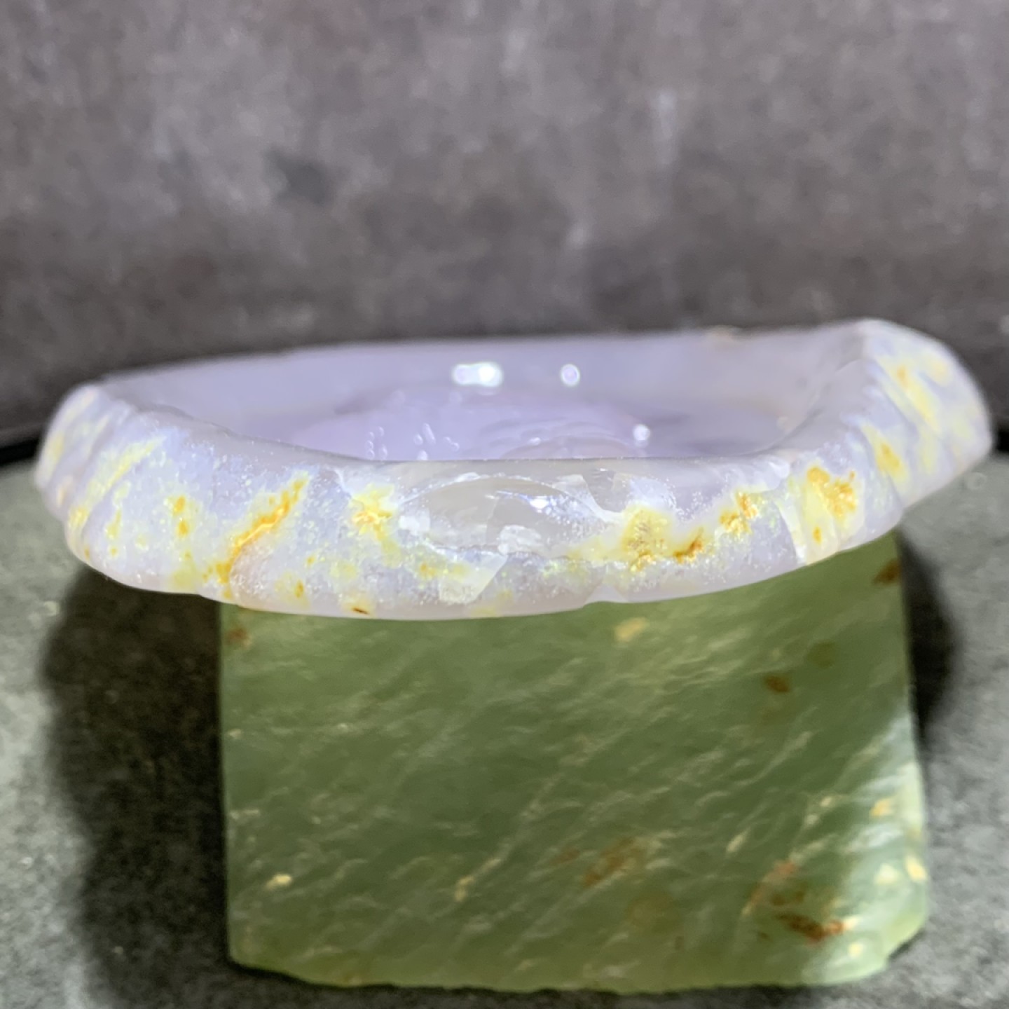 重器天然冰纹原皮玛瑙巧雕观音菩萨大 牌子一块
