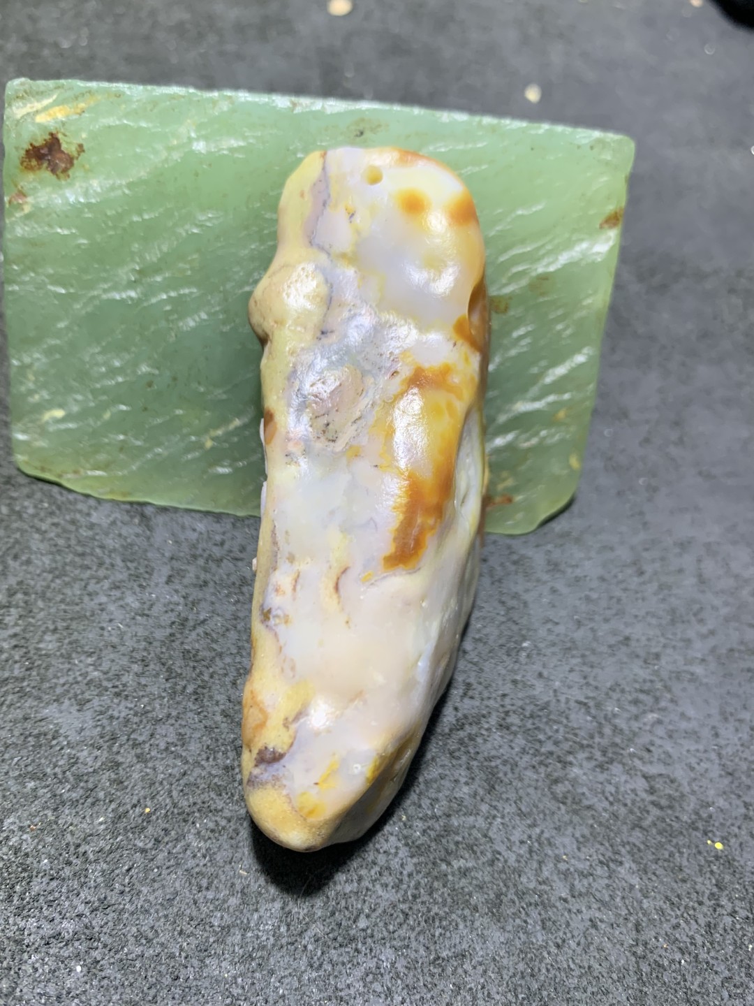 放福利！精美天然阿拉善玛瑙原石手工雕刻禅字把件（吊坠）一颗