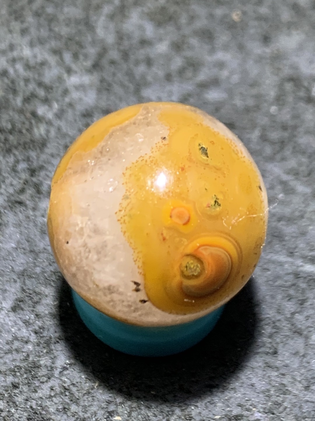 精美冰飘草花纹战国红玛瑙随形小圆珠一颗，