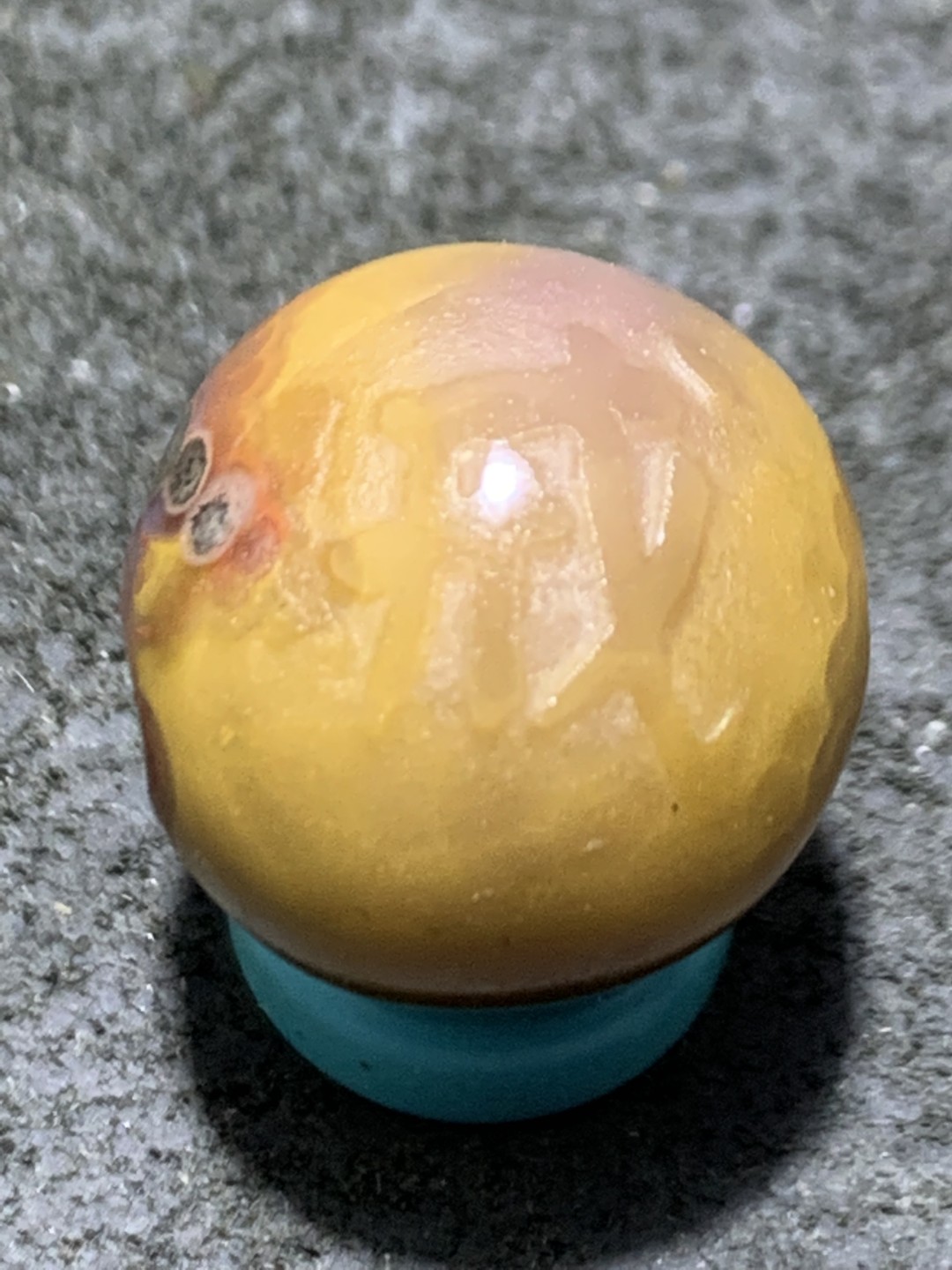 原皮风化纹战国红玛瑙手工雕刻戒字随形珠一颗！