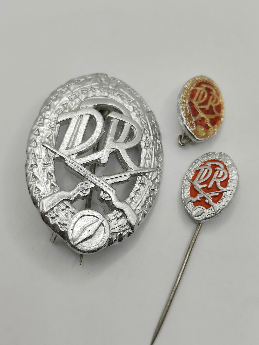 全场0元起拍 第40期 咸鱼国勋章拍卖专场 3月22日（周三）下午6：00开始 东德GST银级军事技能章一套